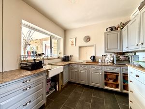 Kitchen- click for photo gallery